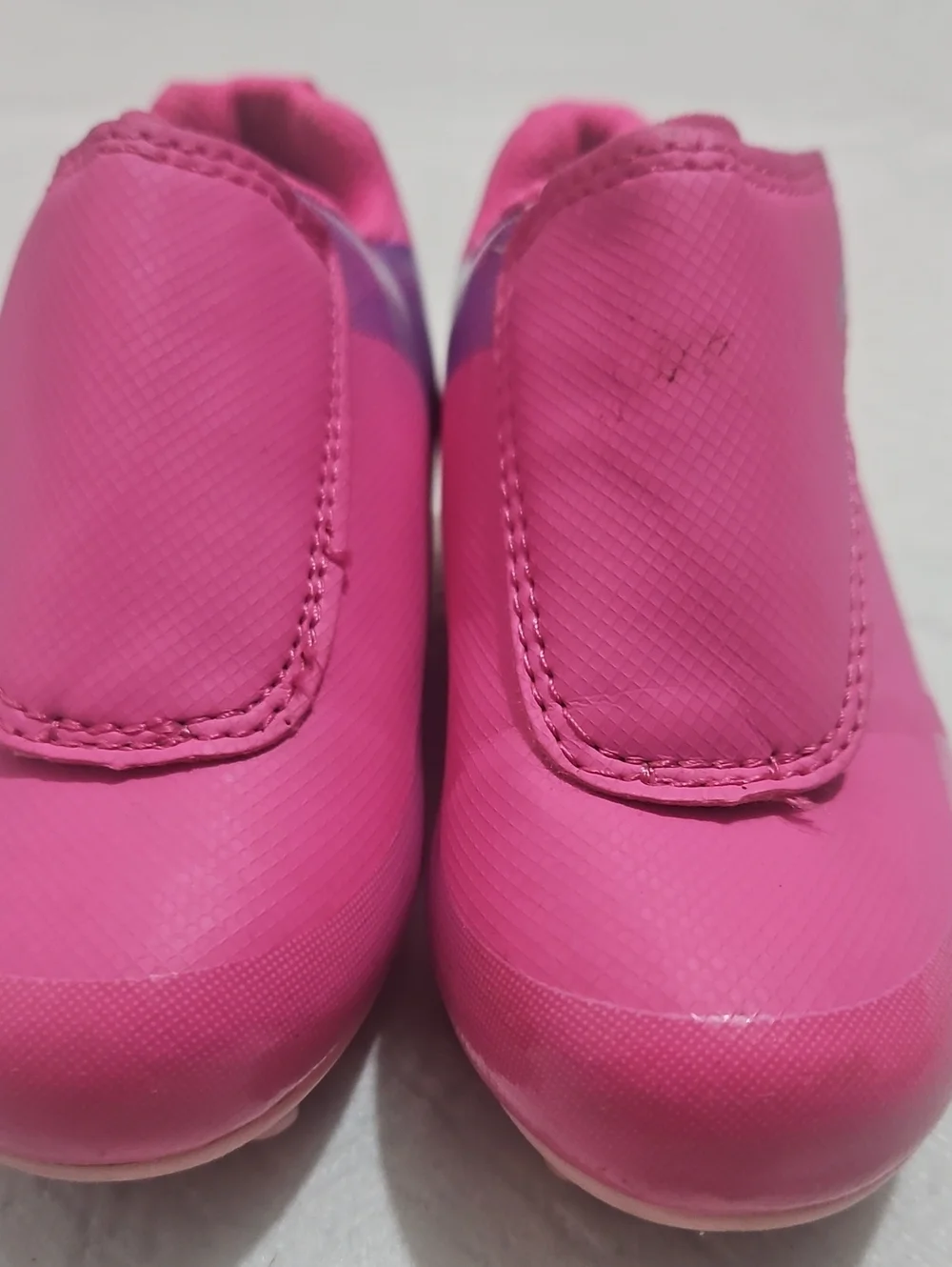 Kids Carters  Athletic Shoes in Bright Pink Sz 7